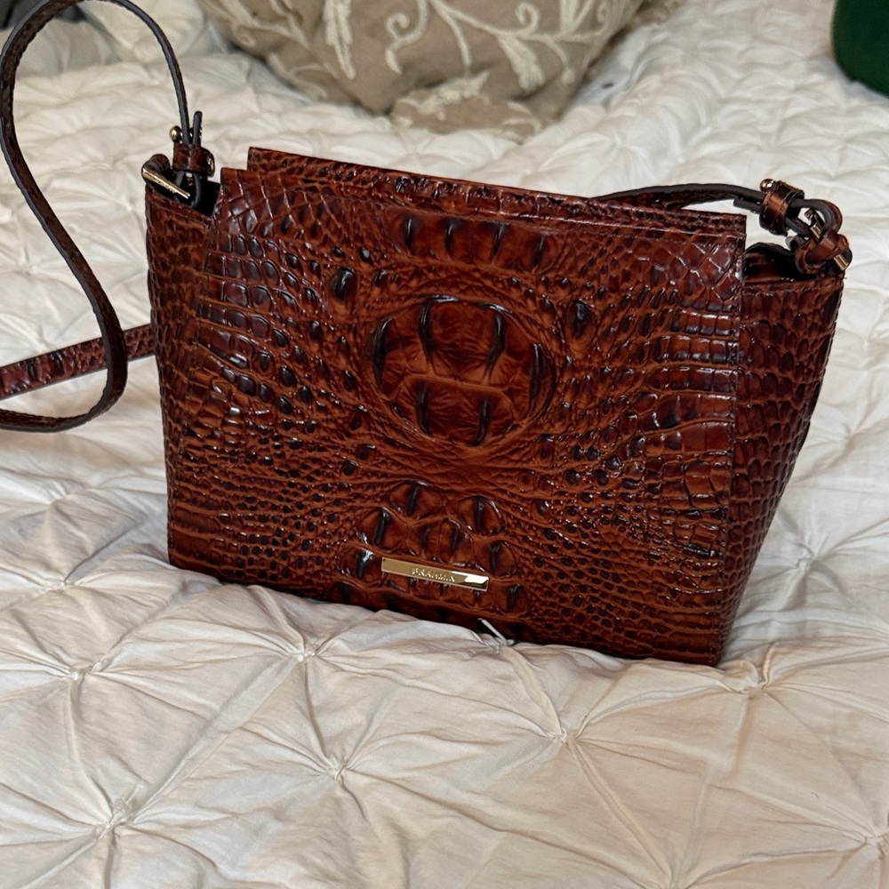 Elegant Brown Crocodile-Embossed Women's Bag